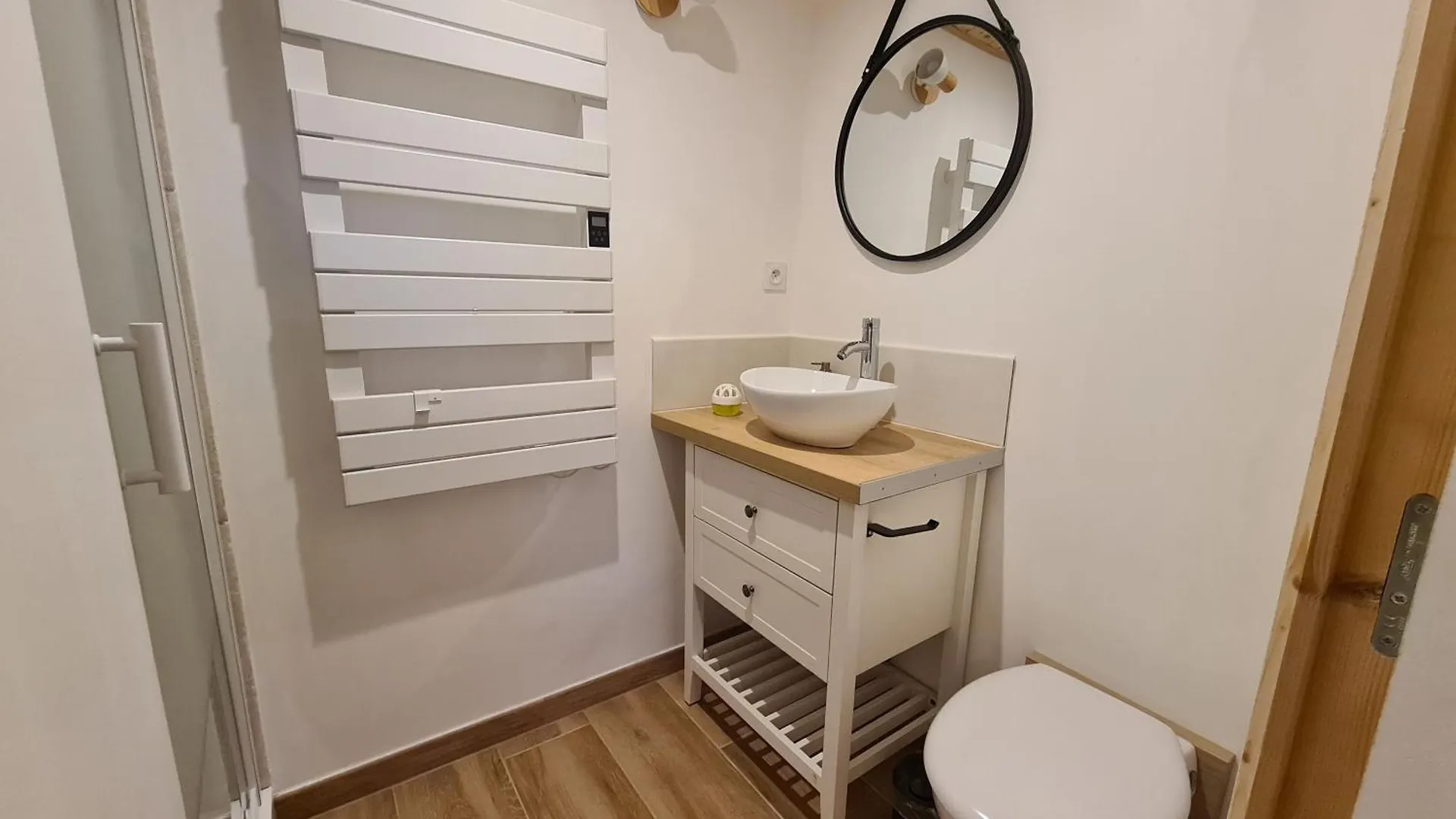 Prázdninový dům Refuge Insolite Avec Balneo Privative En Foret Pont-de-Larn