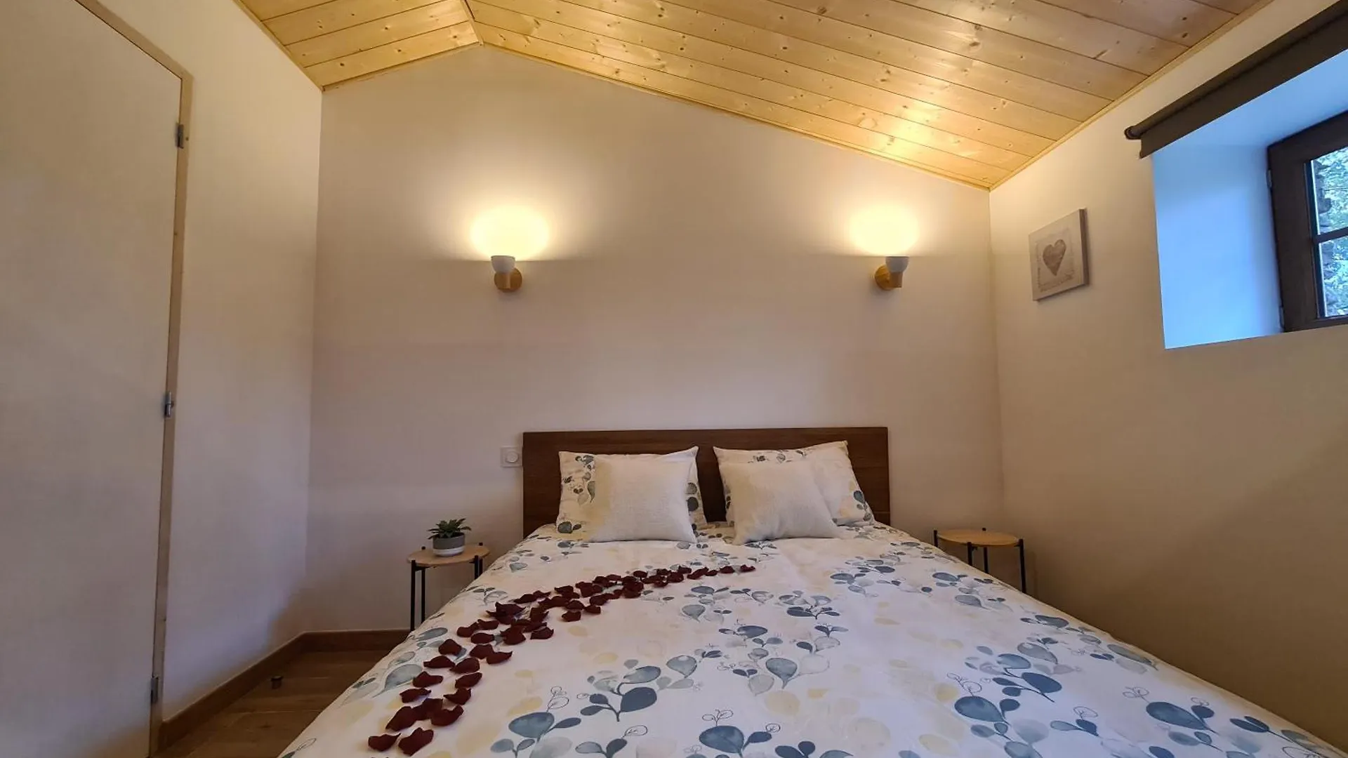 Prázdninový dům Refuge Insolite Avec Balneo Privative En Foret Pont-de-Larn Francie