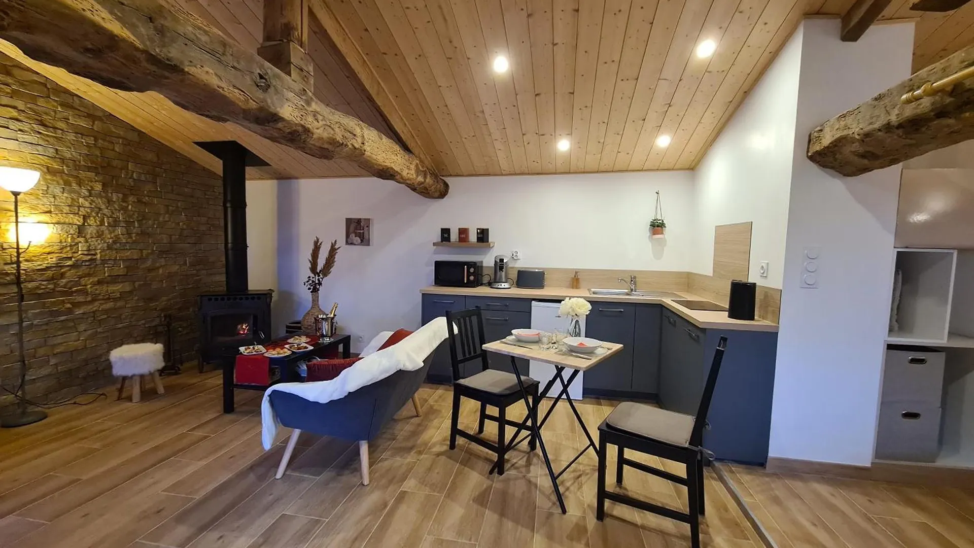 Prázdninový dům Refuge Insolite Avec Balneo Privative En Foret Pont-de-Larn